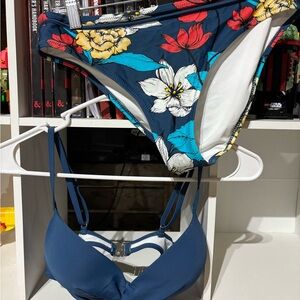 Cupshe Floral Bikini Set in Blue and Red